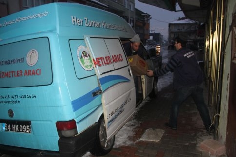 Akyazı Belediyesi Suriye'ye İ.H.H Kanalıyla Yardım Gönderdi