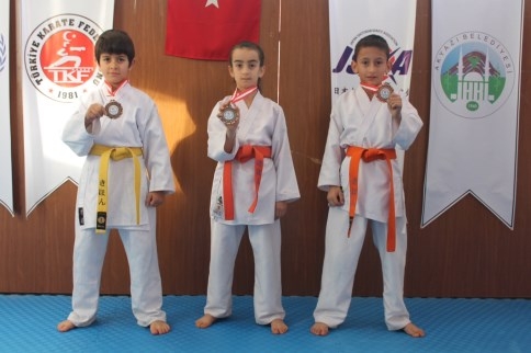 Madalya Avcılarından 4 Madalya