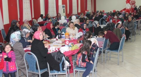 Kadınlar Matinesinde Bayanlar Doyasıya Eğlendi