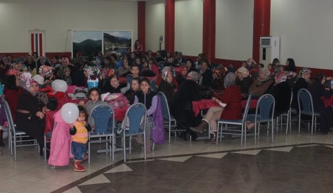 Kadınlar Matinesinde Bayanlar Doyasıya Eğlendi