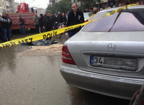 İLÇE MERKEZİNDE KAZA 1 ÖLÜ 1 YARALI