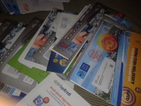 Postaları Kahveye Bırakılıyor