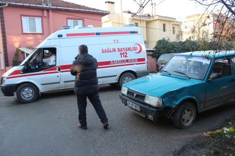 Motosiklet İle Otomobil Çarpıştı