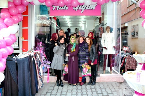 Aslı Bayan Giyim Yenilen Yüzüyle Hizmete Açıldı