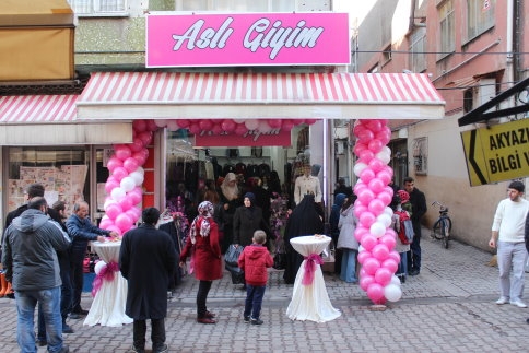 Aslı Bayan Giyim Yenilen Yüzüyle Hizmete Açıldı
