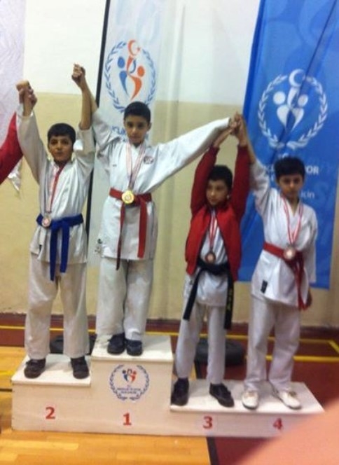 Karatecilerden 2 Birincilik. 3 İkincilik Madalyası
