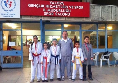 Karatecilerden 2 Birincilik. 3 İkincilik Madalyası