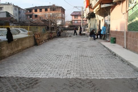 Akyazı’da Örnek Sokak Çalışmaları Sürüyor