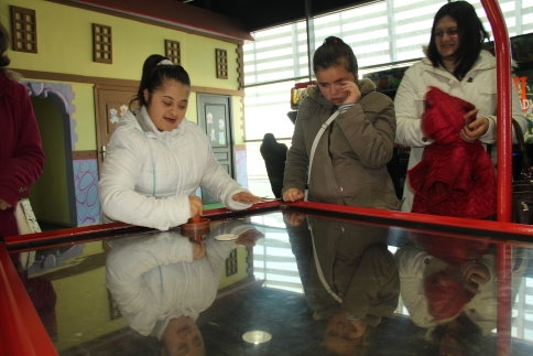 Engelli Öğrenciler İlk Kez Avm Ziyaret Etti