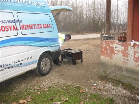 Akyazı Belediyesi İhtiyaç Sahibi Ailelere  Yardımlarına Devam Ediyor