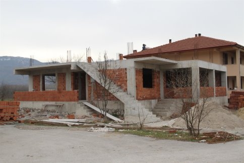 Akyazi’da Zarar Gören Evler Yeniden Onarılıyor