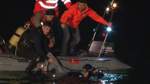 Mersin'de denizdeki araçtan iki ceset çıkarıldı