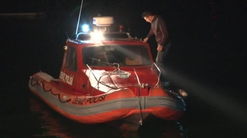 Mersin'de denizdeki araçtan iki ceset çıkarıldı