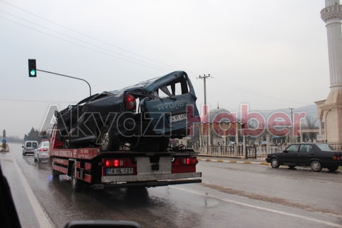 Hurdaya Dönen Minibüsten Sağ Çıktı