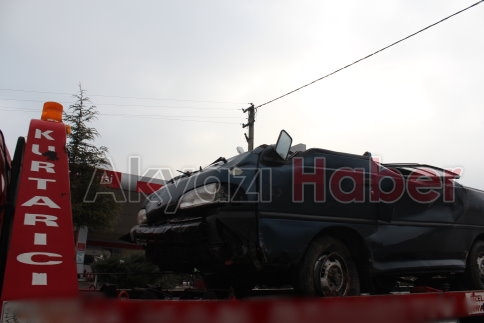 Hurdaya Dönen Minibüsten Sağ Çıktı