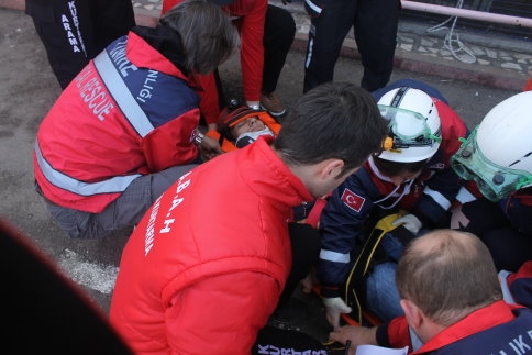 Konuralp’te Deprem Tatbikatı