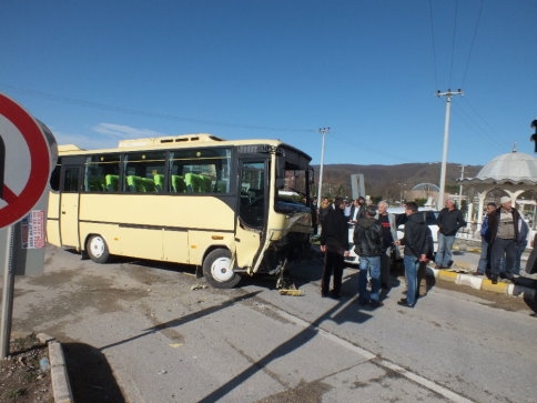 Kuzuluk İhlas Kavşağında Trafik Kazası 2 Yaralı