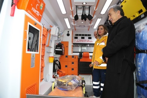 Sağlık Müdürlüğüne 8Yeni Ambulans