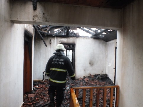 Kuzuluk’ta Çatı Yangını