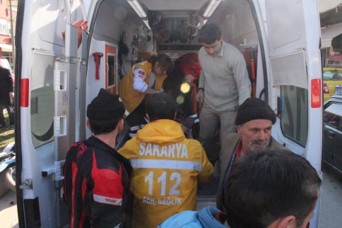 Otomobile Arkadan Çarptı