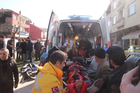 Otomobile Arkadan Çarptı