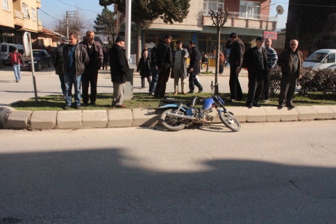 Otomobile Arkadan Çarptı