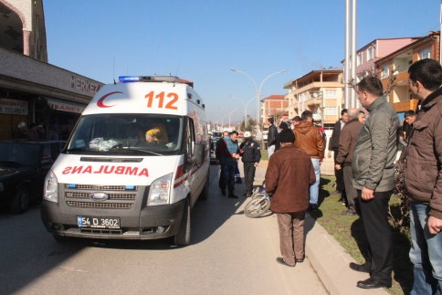 Otomobile Arkadan Çarptı