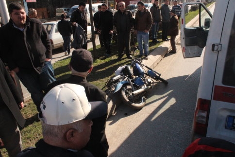 Otomobile Arkadan Çarptı