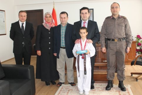 Şampiyon Birinci Kaymakam Bı’yı Makamında Ziyaret Etti