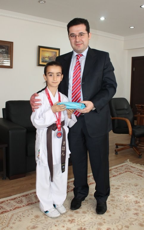 Şampiyon Birinci Kaymakam Bı’yı Makamında Ziyaret Etti