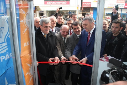 Toçoğlu Akyazı’da Seçim İrtibat Bürosu Açtı
