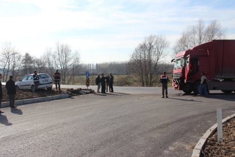 Tır ile Otomobil Çarpıştı 5 Yaralı