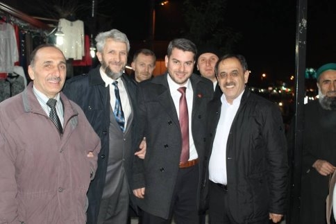 Selman Demirtaş ile Yaşar Yazıcı kol kola.