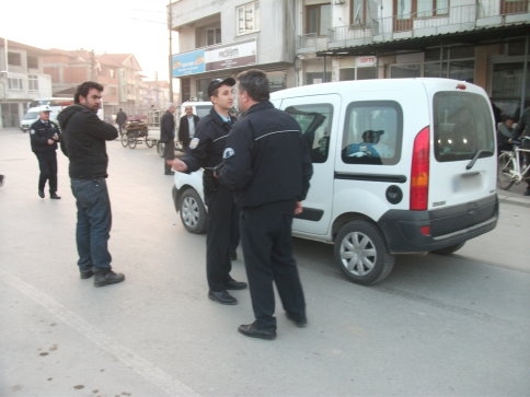 Aniden Yola Çıkan Küçük Çocuğa Araba Çarptı