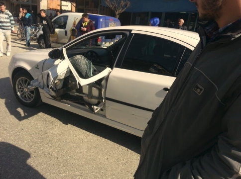 Hastane Mahesi kavşağında Kaza