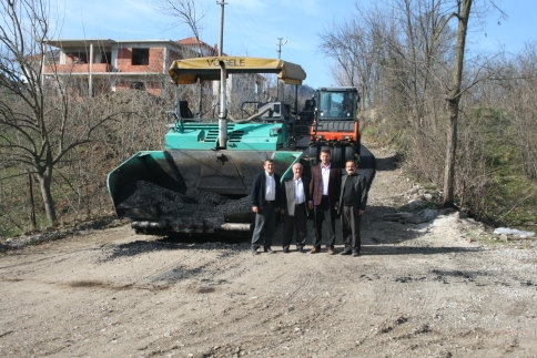 Güneşi Görünce Asfaltı Serdi 