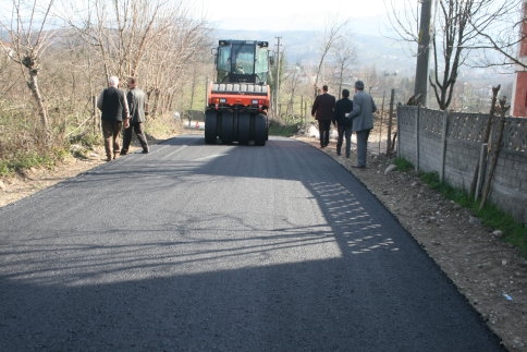 Güneşi Görünce Asfaltı Serdi 