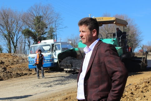 Güneşi Görünce Asfaltı Serdi 