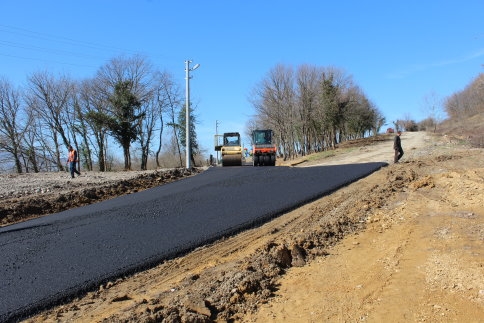 Güneşi Görünce Asfaltı Serdi 