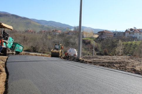Güneşi Görünce Asfaltı Serdi 