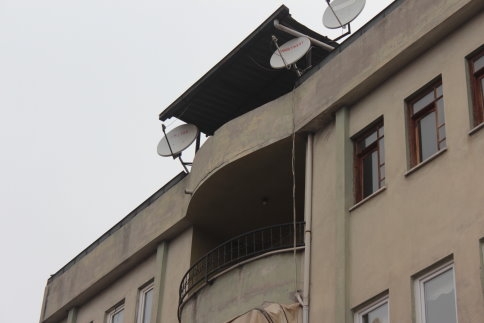 Tehlike Saçan Duvar Yıkıldı