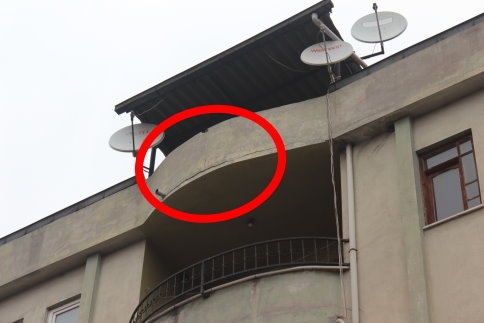 Tehlike Saçan Duvar Yıkıldı