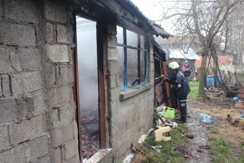 Elektrik Kontağından çıkan Yangın Kulübeyi Yok Etti