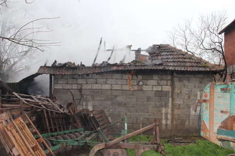 Elektrik Kontağından çıkan Yangın Kulübeyi Yok Etti