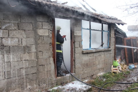 Elektrik Kontağından çıkan Yangın Kulübeyi Yok Etti