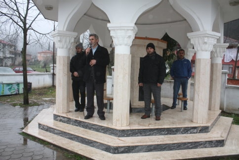 Dubai'li İş Adamı Başarılı Öğrenciyi Umre'ye Gönderdi