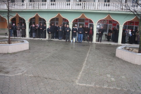 Dubai'li İş Adamı Başarılı Öğrenciyi Umre'ye Gönderdi