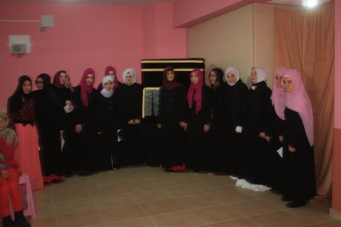 Dubai'li İş Adamı Başarılı Öğrenciyi Umre'ye Gönderdi