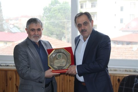 Ak Belde A.Ş Genel Müdürü Osman Aydın’dan Yönetim Kurulu Üyelerine Teşekkür Plaketi