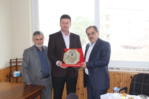 Ak Belde A.Ş Genel Müdürü Osman Aydın’dan Yönetim Kurulu Üyelerine Teşekkür Plaketi